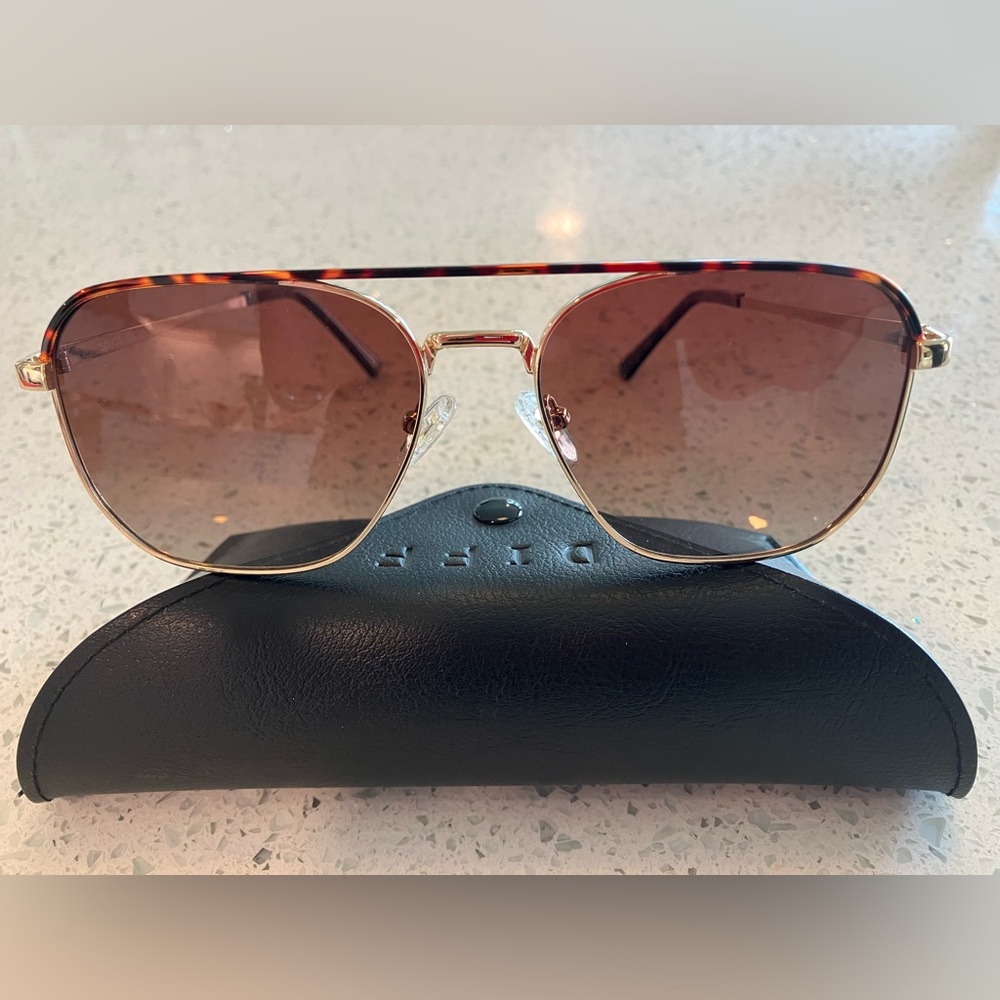 DIFF Polarized Sunglasses NEVER WORN. Includes ca… - image 5